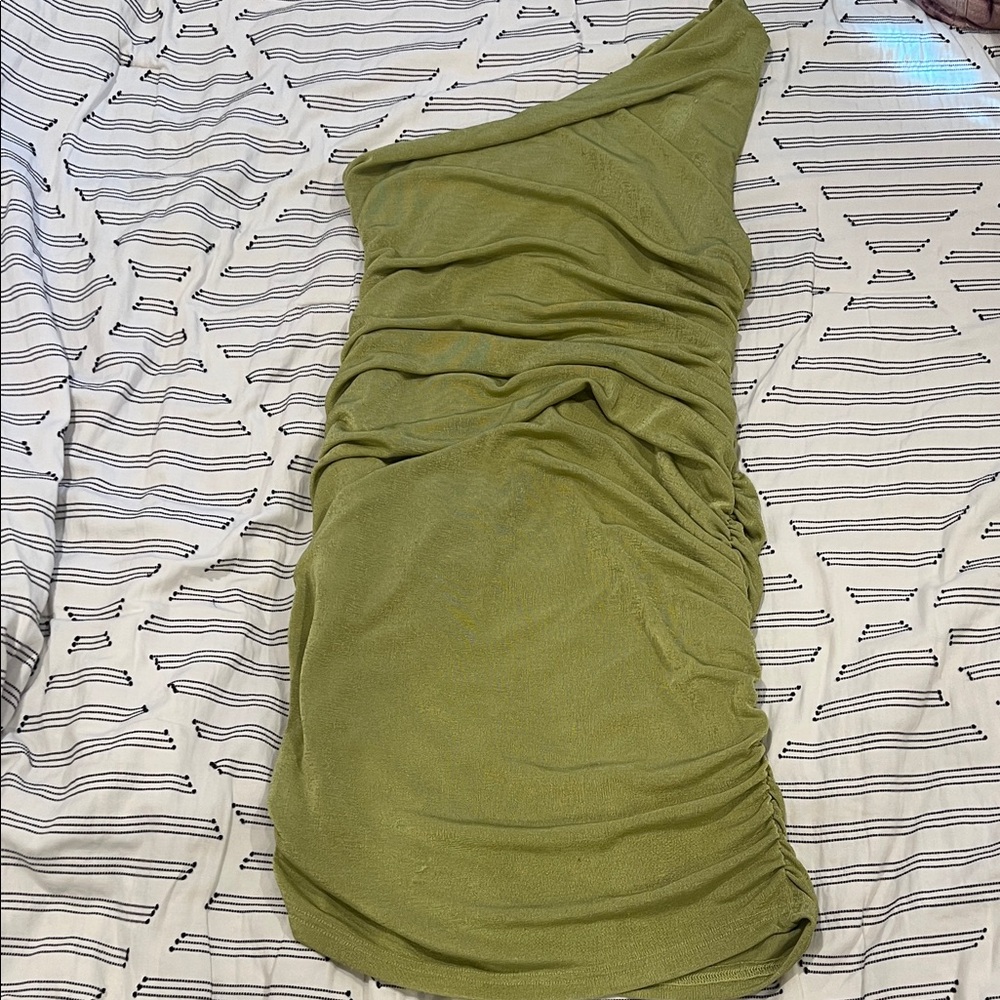 Superdown Green Ruched One Shoulder Dress - Picture 2 of 5